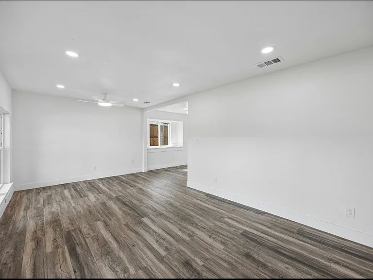 913 Filmore Dr — Photo 5
