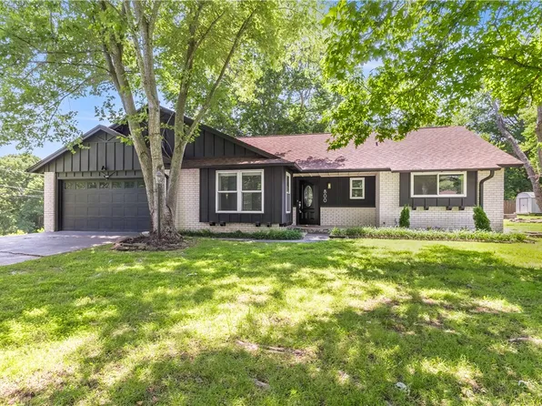 800 N Summit Dr, Rogers, AR 72756