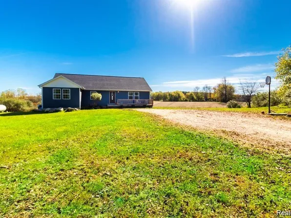 4147 W Barnes Lake Rd, Columbiaville, MI 48421
