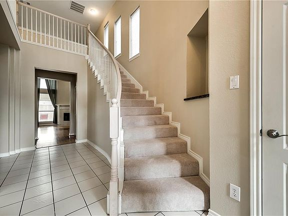 2nd image of 4604 Knoll Hollow Trl