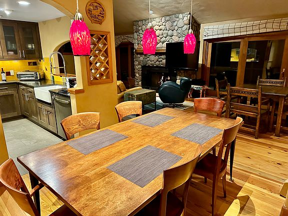 Dining room right off kitchen