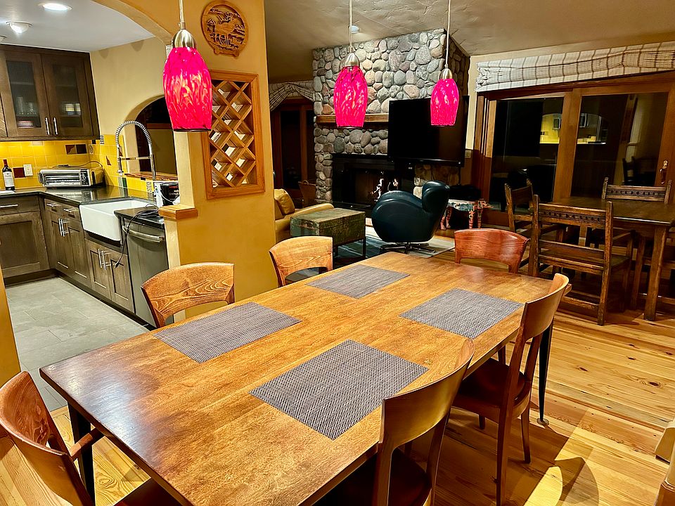 Dining room right off kitchen
