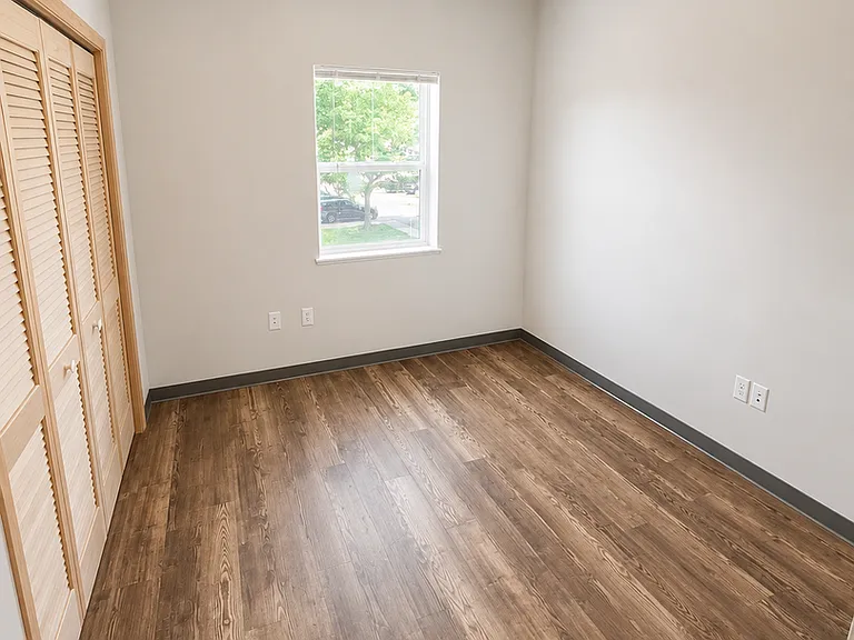 410 E Main St — Photo 9
