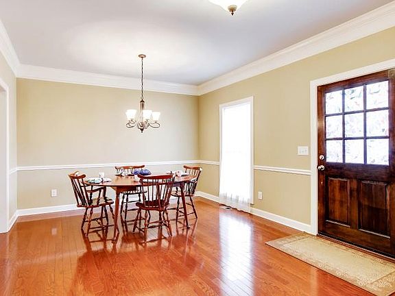 3rd image of 8052 Canonbury Dr