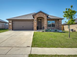 412 Saratoga Ln, Ponder, TX 76259