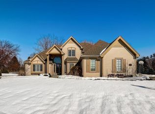 870 Saint Andrews Dr, Oconomowoc, WI 53066