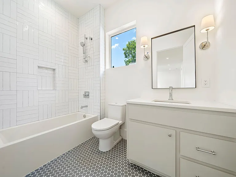 408 Pecore St — Photo 30