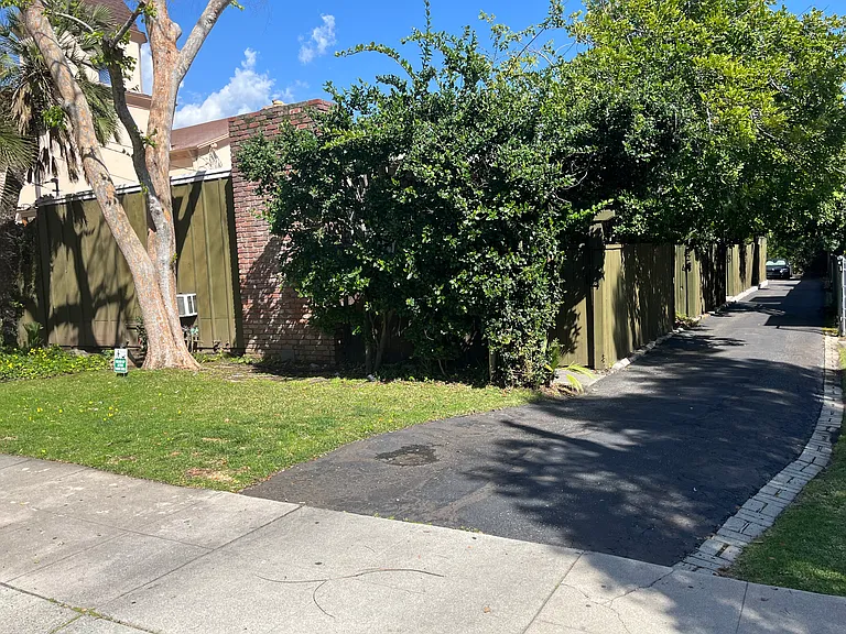 58 N Wilson Ave #60 — Photo 3