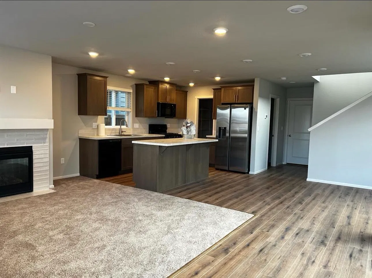 3 bed, 2.5 bath, 1894 sqft, $2,795 — Photo 2