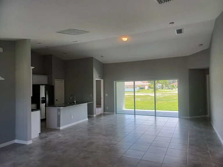 417 SW 26th Ave — Photo 5
