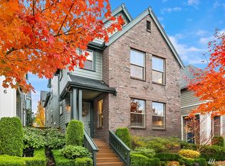 944 3rd Ave NE, Issaquah, WA 98029