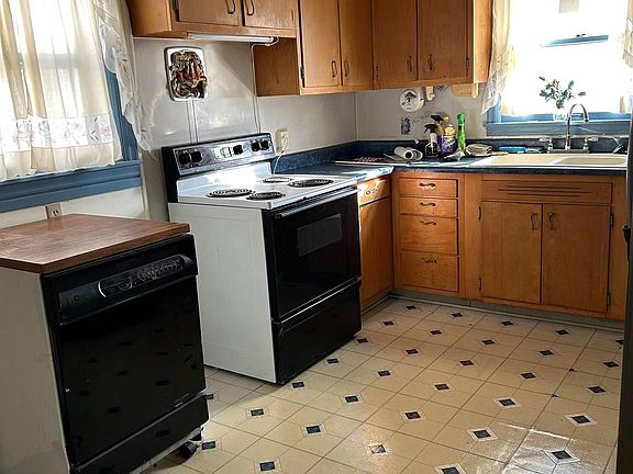 5th image of 512 Burlington Ave