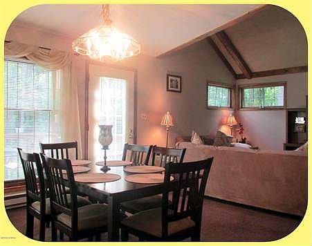 Dining area w/deck access