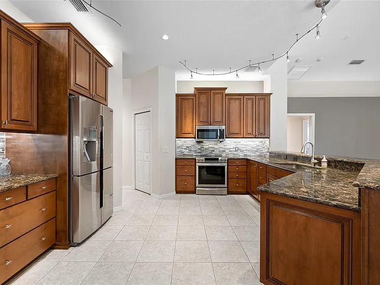 10675 Park Place Dr — Photo 17