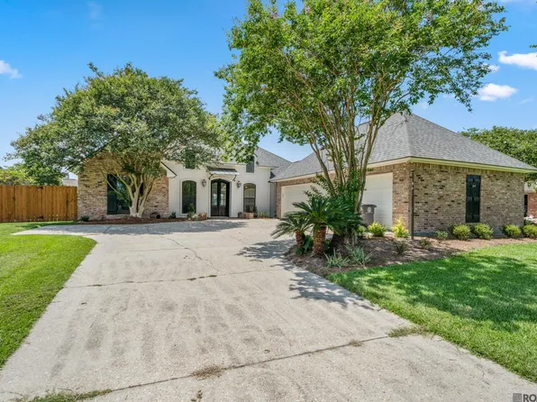 9832 S Vignes Lake Ave, Baton Rouge, LA 70817
