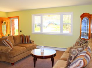 129 Ridgewood Ave, Farmingville, NY 11738