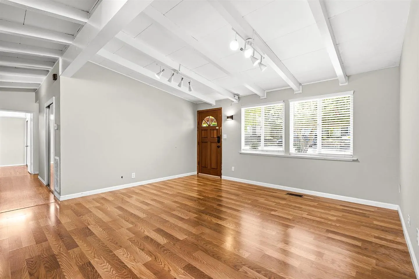 4 bed, 1114 sqft, $4,600 — Photo 2