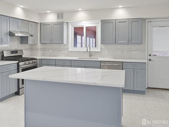 2nd image of 21 Sherwood Ave