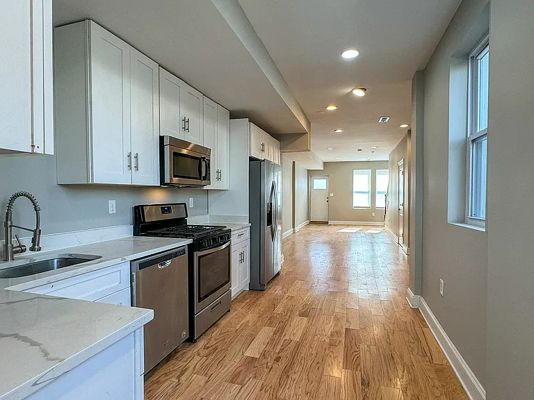 1838 Capitol Ave NE — Photo 10
