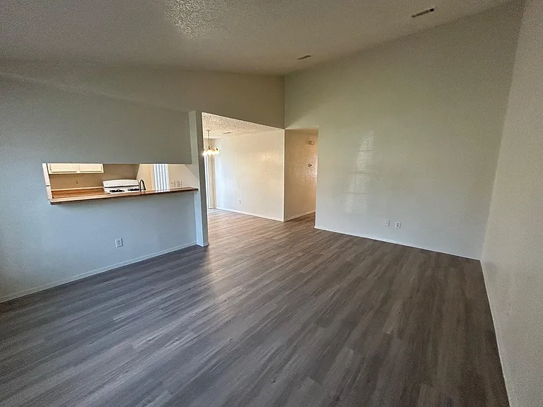 521 Greenlawn Blvd — Photo 2