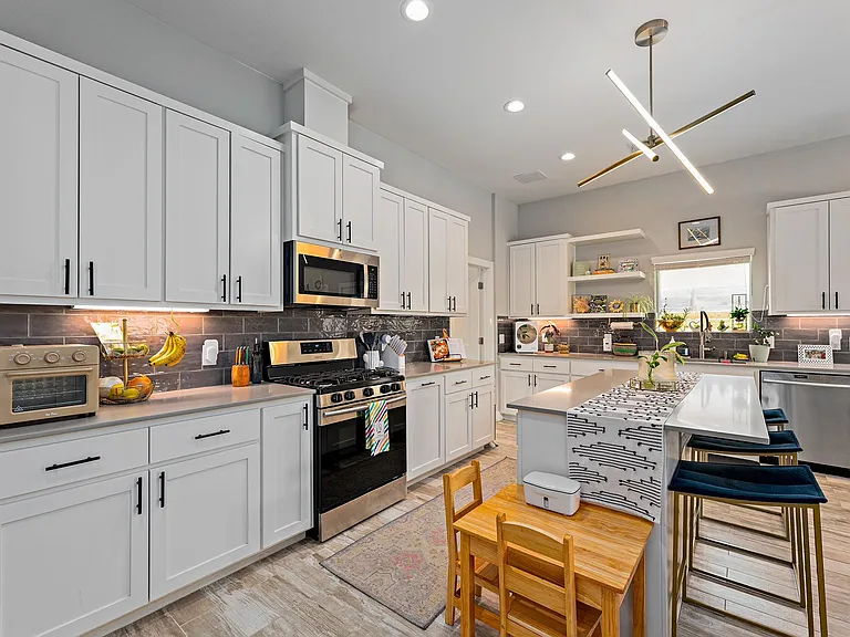 7600 Carver Ave #A — Photo 10