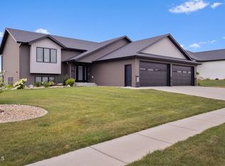 613 E Lasalle Dr, Bismarck, ND 58503