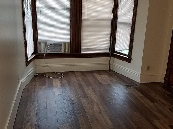 5th image of 427 N 2nd St APT 4