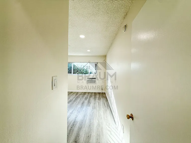 SEPULVEDA — Photo 16