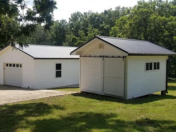 3rd image of 110 Valley Dr