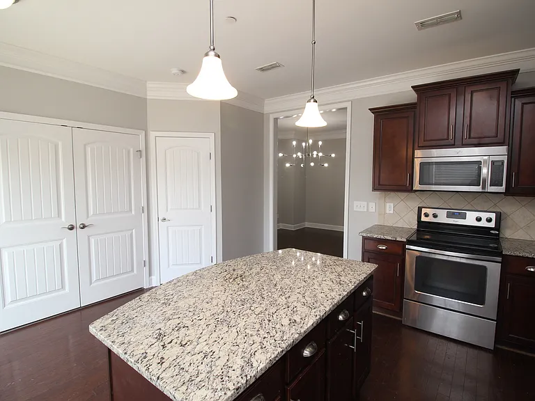 1031 Westhaven Blvd — Photo 14