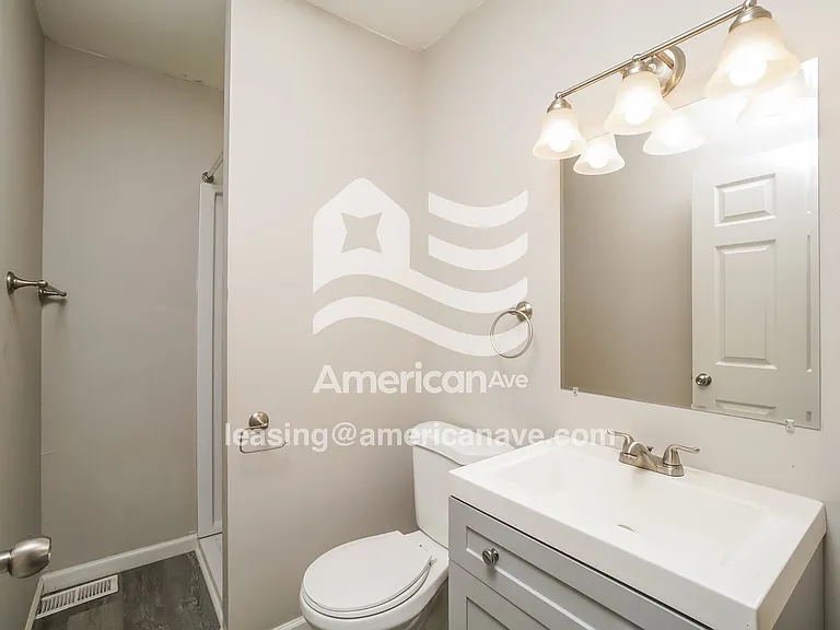 1033618_012_wm_-_bathroom_13273795.jpg