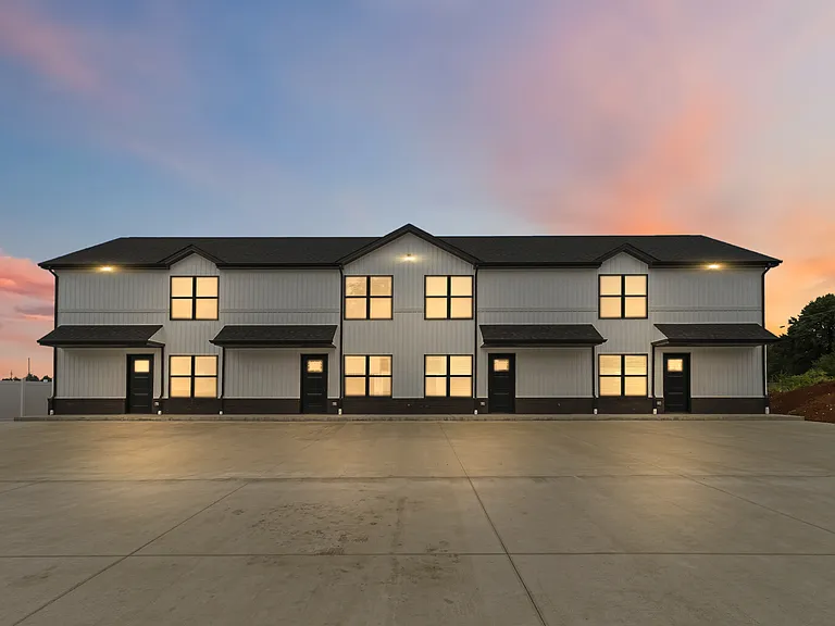 250 Meadow Dr #1 — Photo 4
