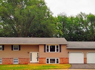 2411 Holly Dr, Pekin, IL 61554