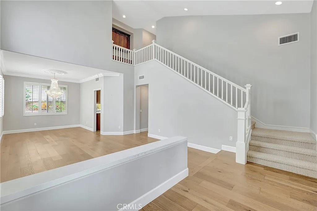 4 bed, 2.5 bath, 2300 sqft, $5,700 — Photo 4