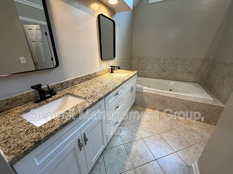 1611 Ellington Rd SE — Photo 28