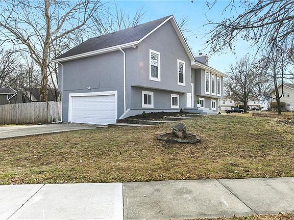 3rd image of 15709 W 127th Ter