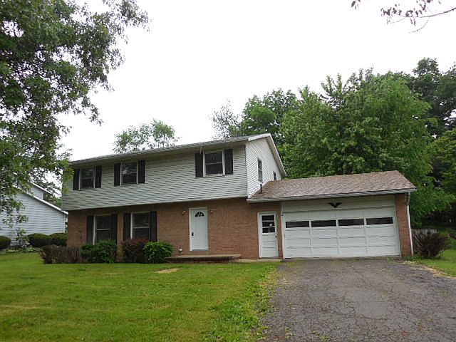 1st image of 1725 Honeysuckle Dr