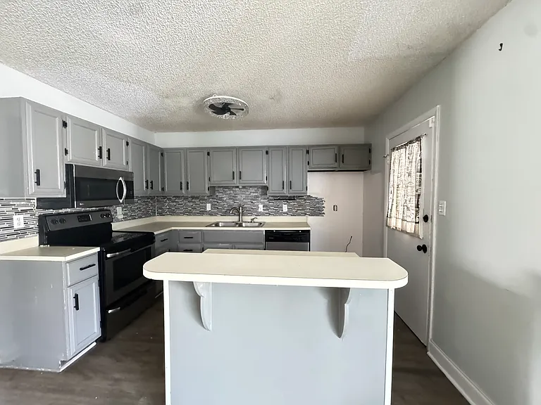 1413 Manor Dr NE #1413 — Photo 4