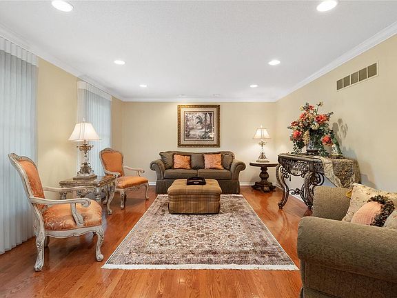 5th image of 47 Muirfield Ln