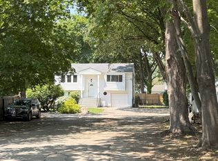 205 W Pulaski Rd, Huntington Station, NY 11746