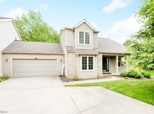 3831 Nut Hatch Ln, Stow, OH 44224