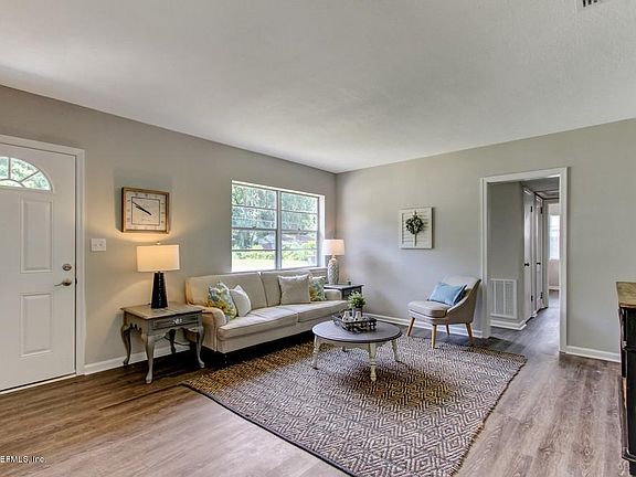 3rd image of 5579 Milmar Dr S