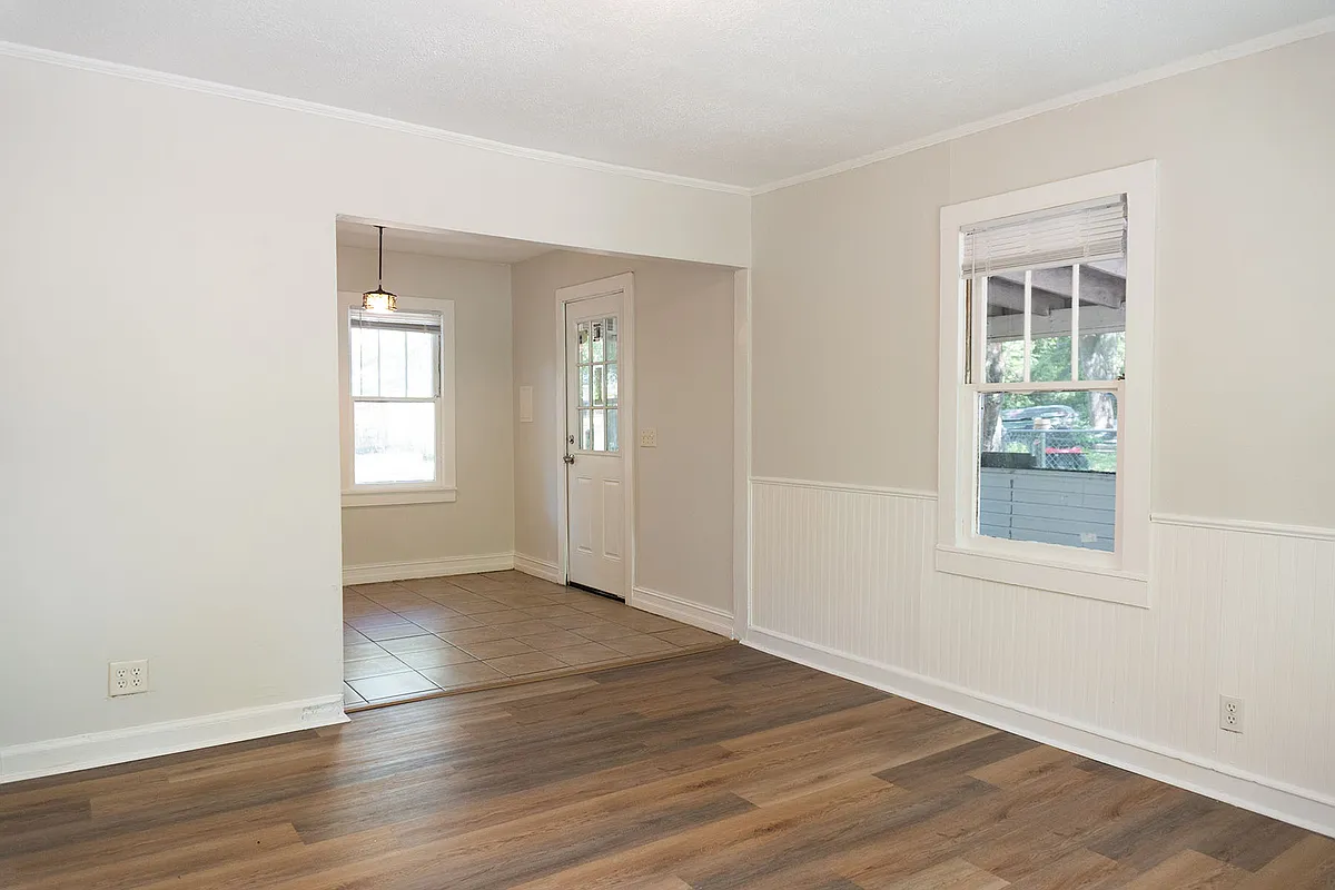 Building Photo - 5016 Saray Way