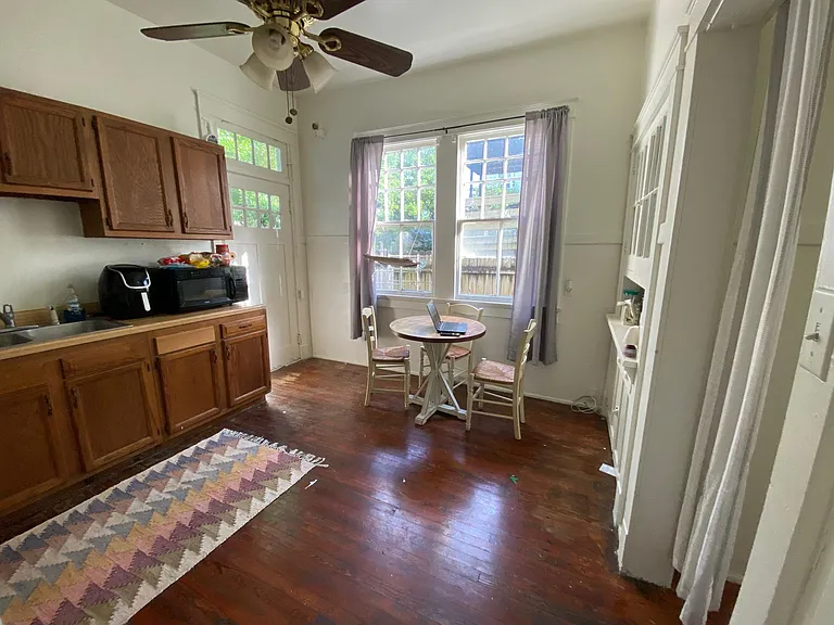 1822 Broadway St — Photo 11