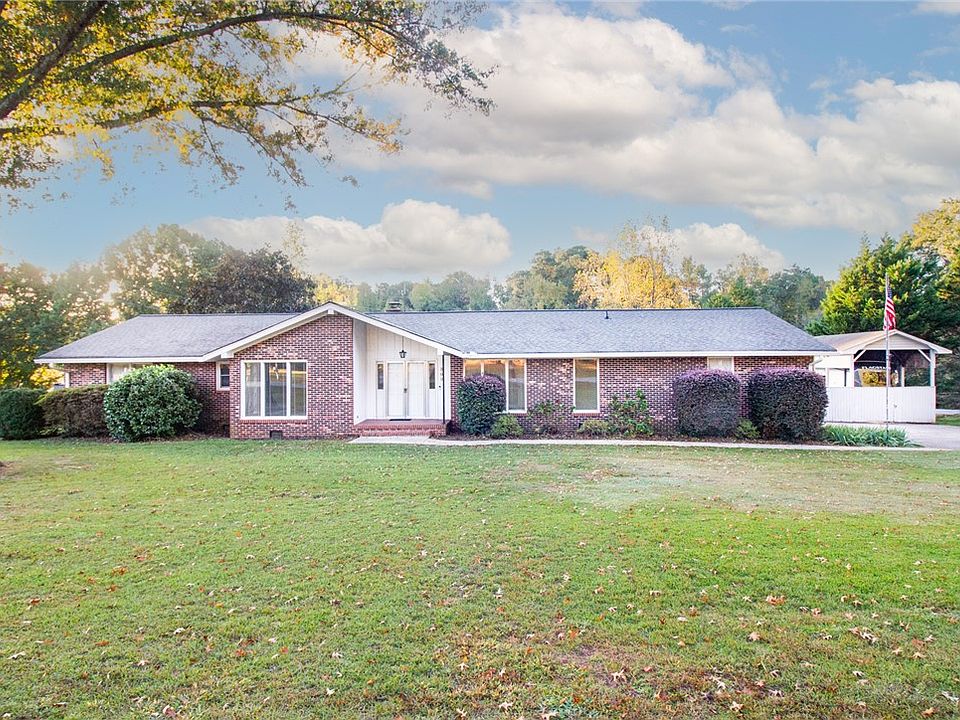 1st image of 302 Arcadia Dr