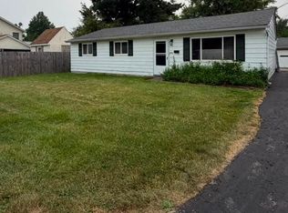 5830 Beech Dr, Mentor On The Lake, OH 44060