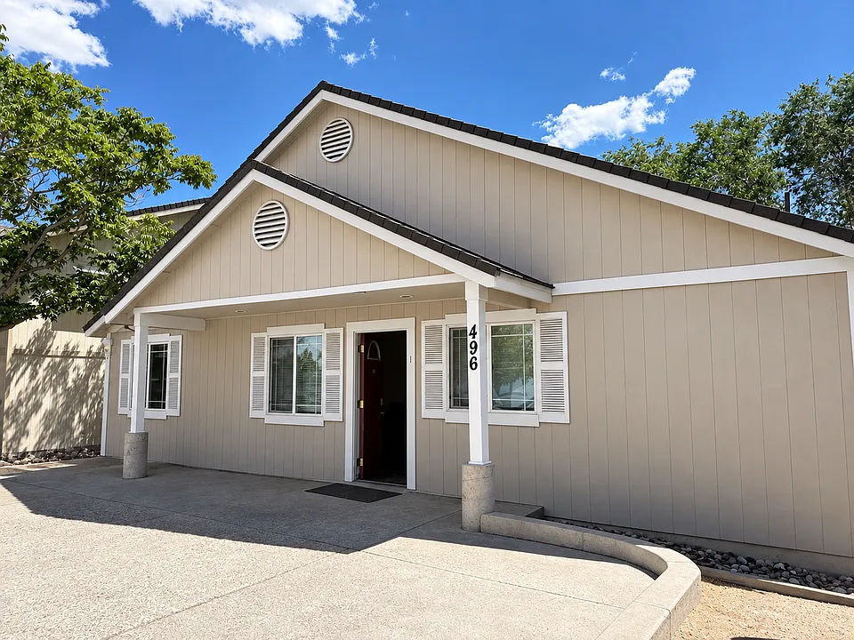 496 Highland Ave #1A