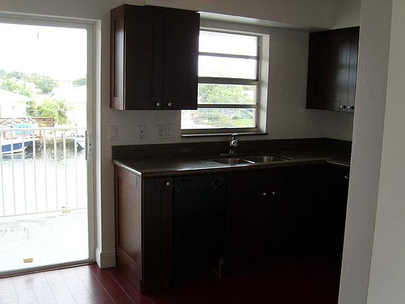 4th image of 1801 SE 4th St APT 4