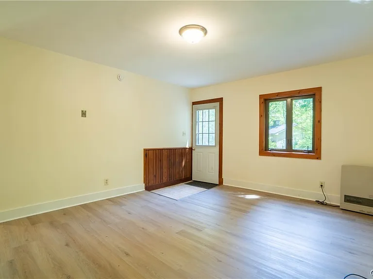 7481 Hoffman Rd — Photo 6