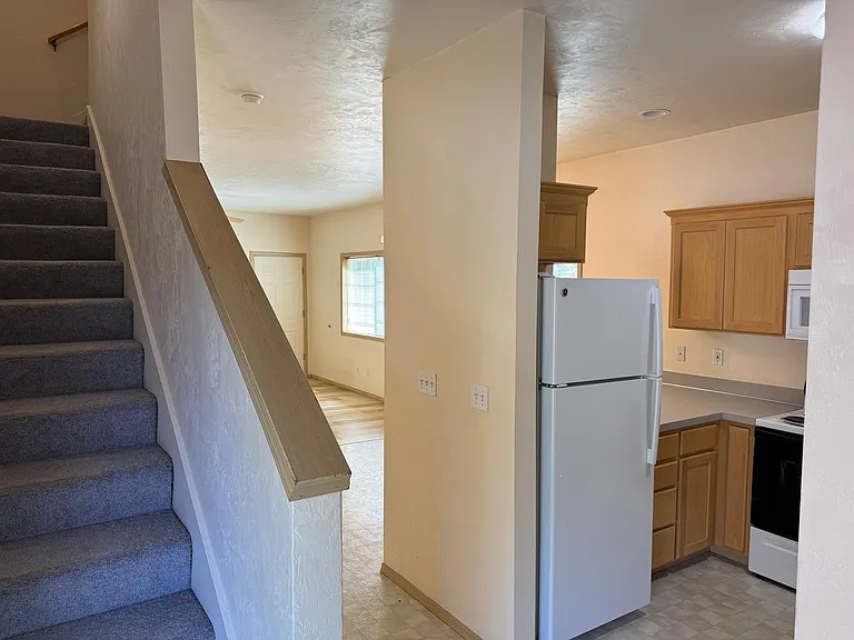 1547 Lincoln St — Photo 3